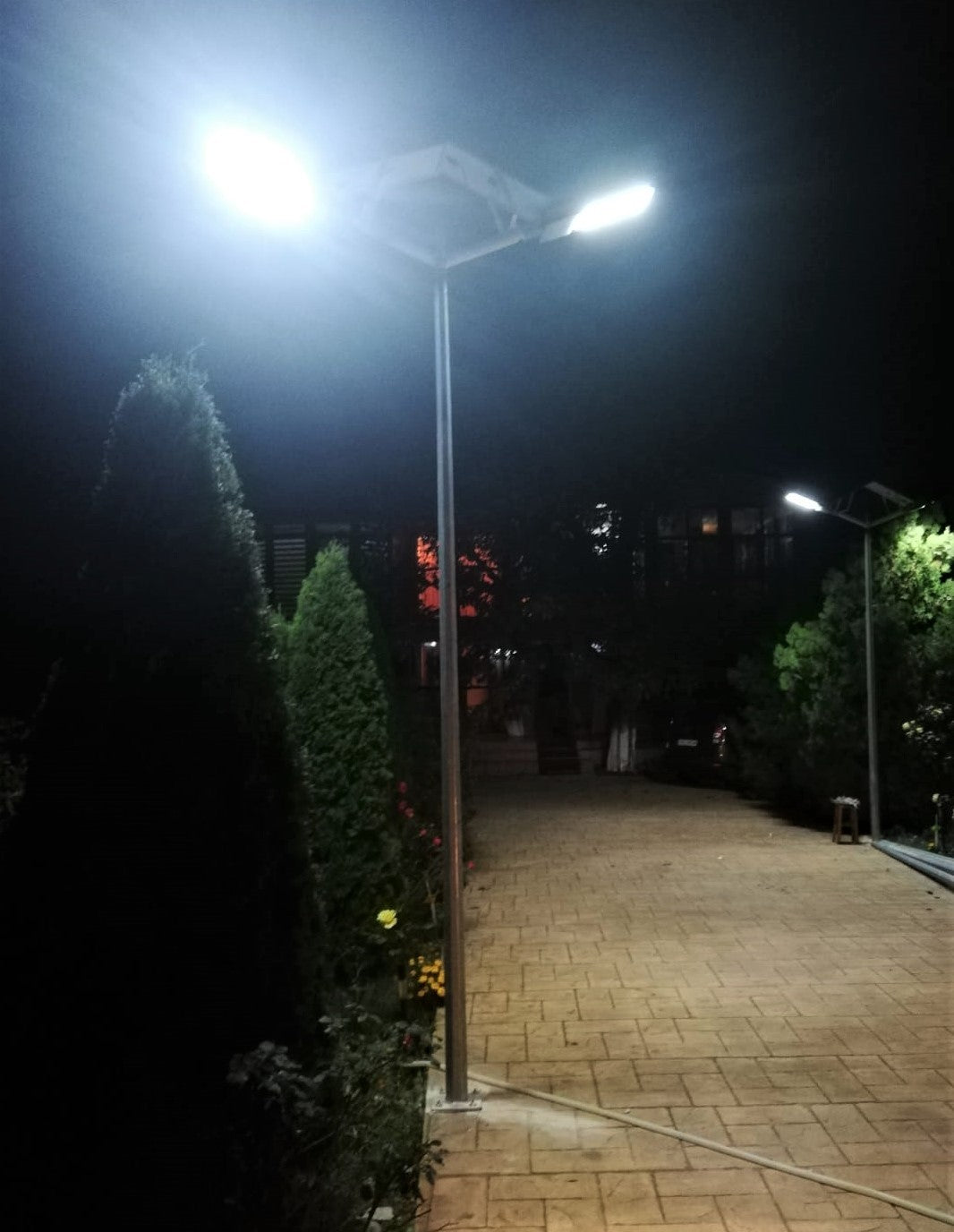 Lampa LED 60W Iluminat Stradal Solara Cu Brat Inclus Telecomanda