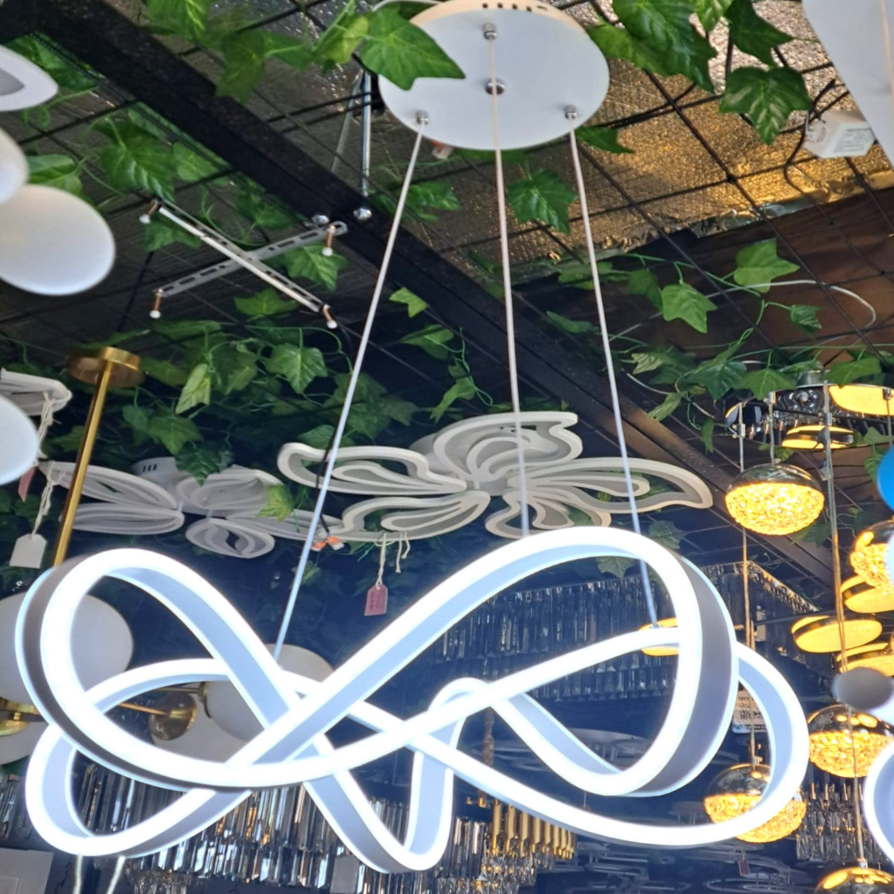 Lustra LED Infinity KING Alb Echivalent 1000W Telecomanda