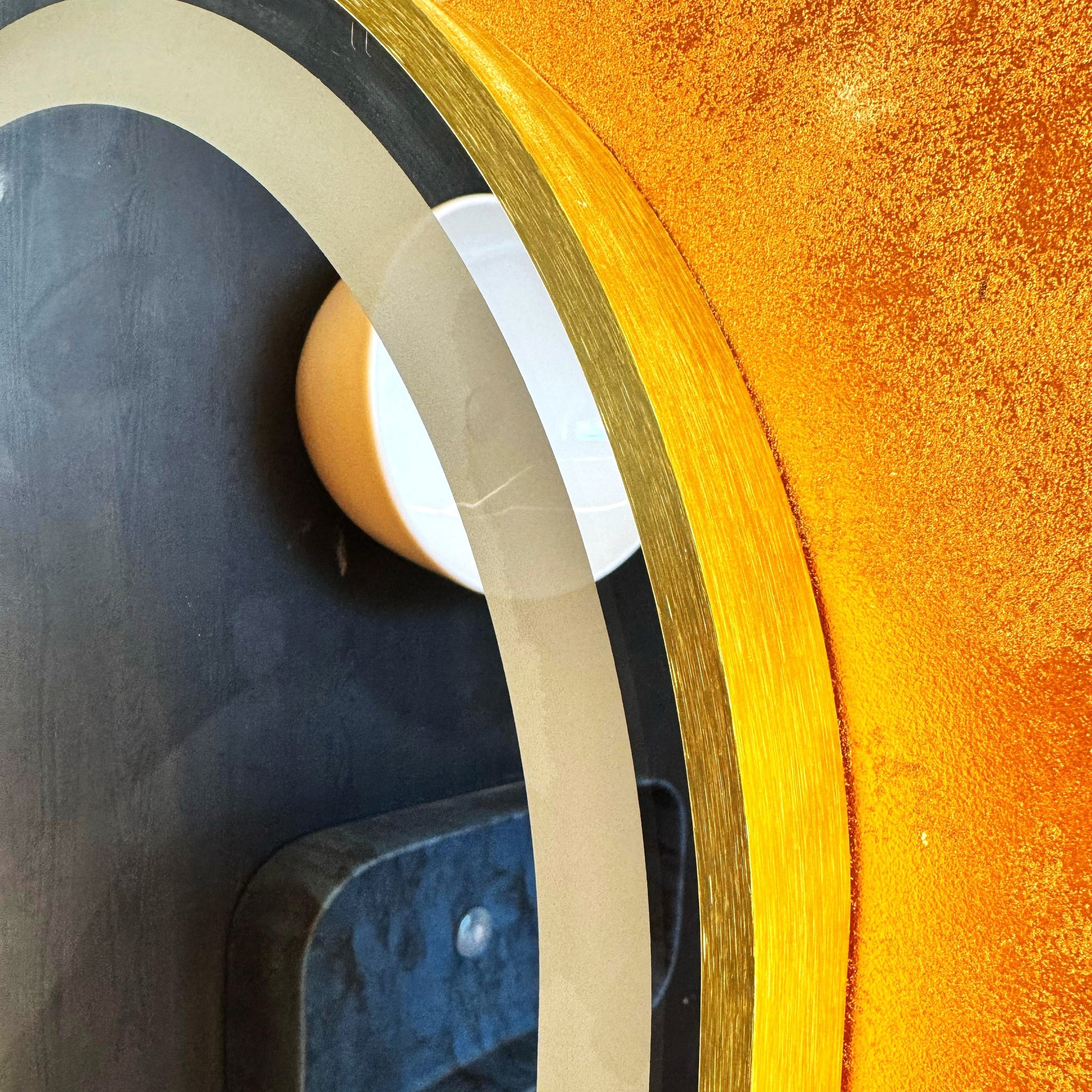 Oglinda LED Ovala 50x80cm Rama Aurie, Senzor, Dezaburire, 3 Lumini, Temperatura si Ceas W25