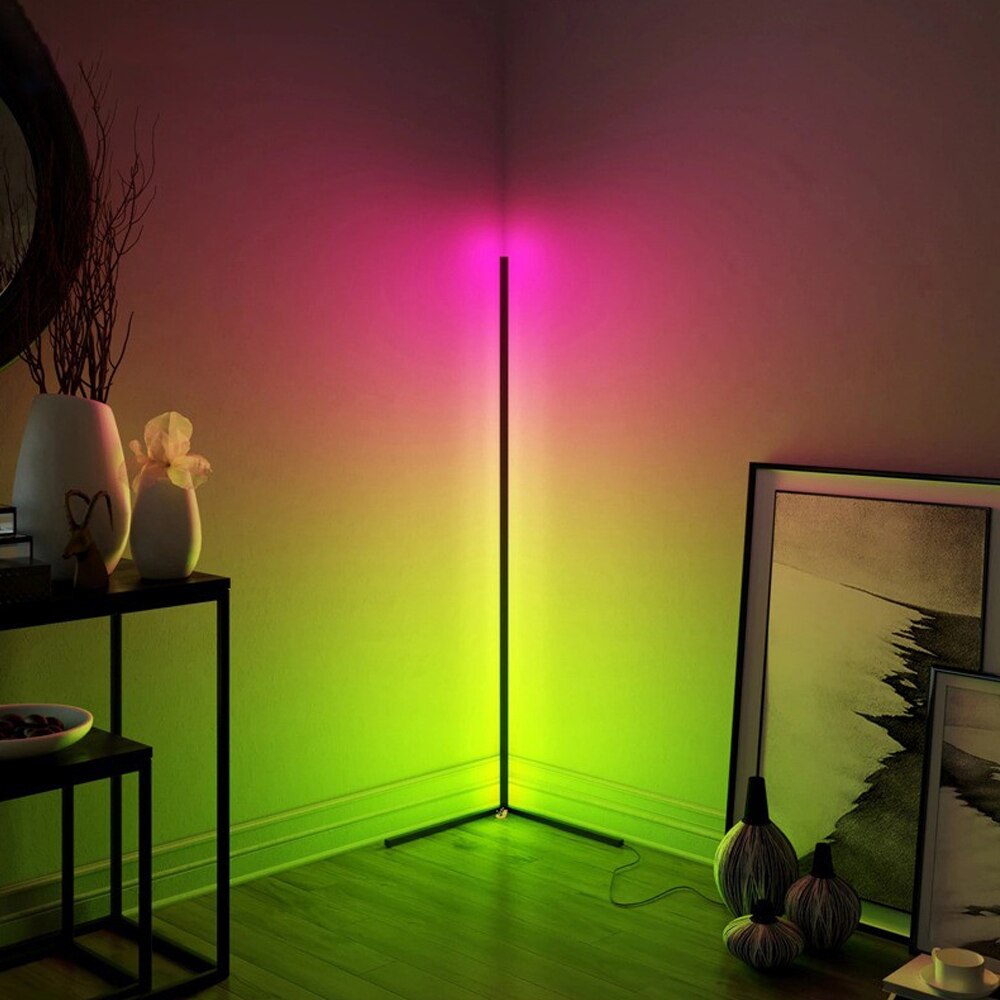 Lampadar cu telecomanda si lumini RGB de ritm cu activare sonora